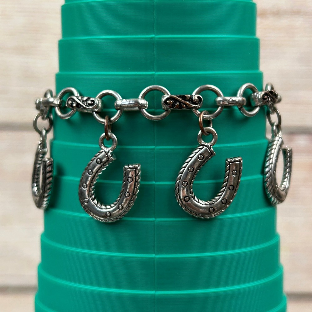 Silver Tone Horseshoe Charm Bracelet Western Equestrian Toggle Clasp 7.25 Inch‎